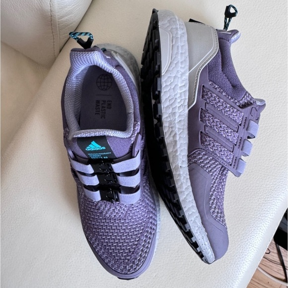 NWT Adidas Ultraboost 1.0 Women’s Sneakers in Size 7.5 - Picture 3 of 14